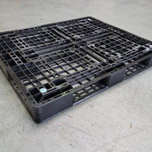 Gebruikte plastic pallets 1100x1100 mm omlopend